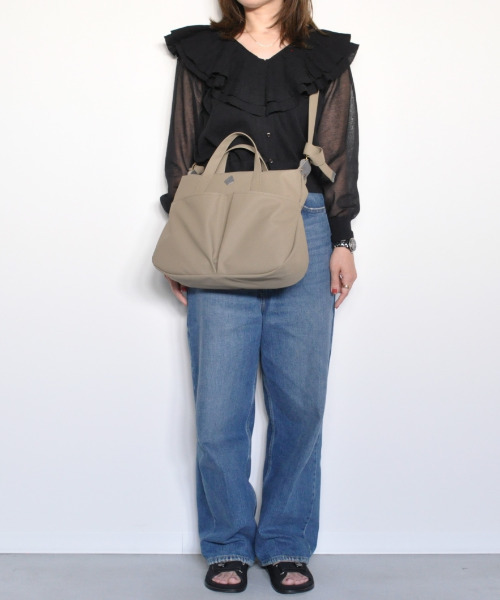CLEDRAN（クレドラン）の「【雨に強いレイヤー素材】CL3851 TEMPE 2WAY BOSTON（ボストンバッグ・レディース・ホワイト/ベージュ/ブラック/グレー・FREE）」の6枚目の写真