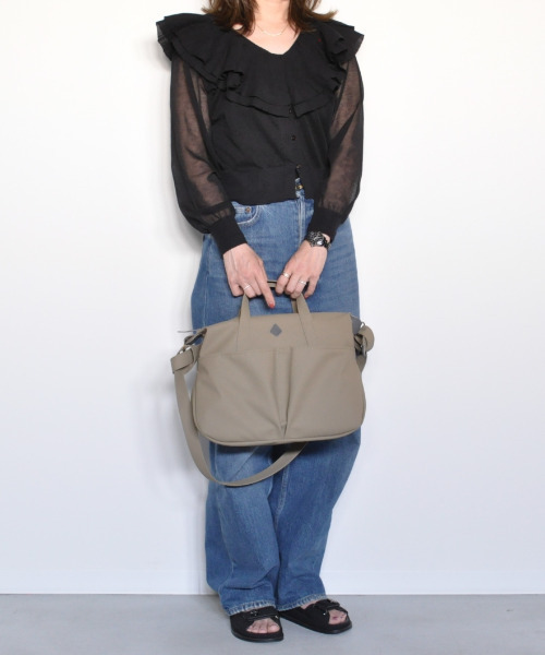 CLEDRAN（クレドラン）の「【雨に強いレイヤー素材】CL3851 TEMPE 2WAY BOSTON（ボストンバッグ・レディース・ホワイト/ベージュ/ブラック/グレー・FREE）」の7枚目の写真