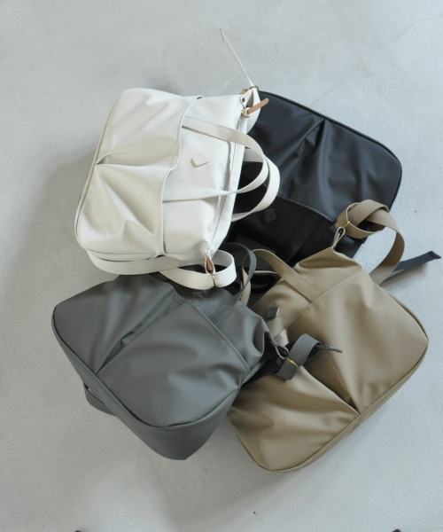 CLEDRAN（クレドラン）の「【雨に強いレイヤー素材】CL3851 TEMPE 2WAY BOSTON（ボストンバッグ・レディース・ホワイト/ベージュ/ブラック/グレー・FREE）」の9枚目の写真