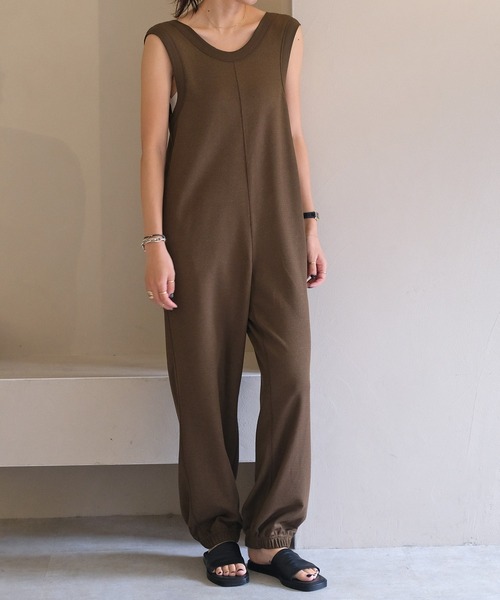 AKTE（アクテ）の「リラックスカットソーロンパース（つなぎ/オールインワン・レディース・アイボリー/ブラック/ブラウン・FREE/TALL）」の3枚目の写真