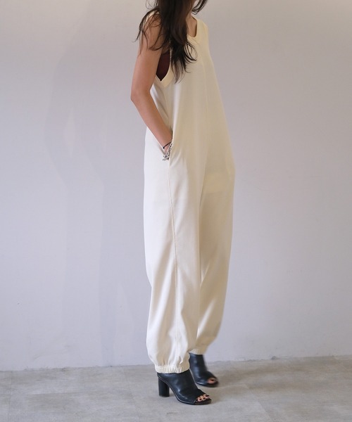 AKTE（アクテ）の「リラックスカットソーロンパース（つなぎ/オールインワン・レディース・アイボリー/ブラック/ブラウン・FREE/TALL）」の8枚目の写真