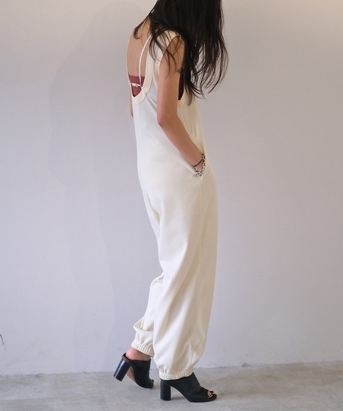 AKTE（アクテ）の「リラックスカットソーロンパース（つなぎ/オールインワン・レディース・アイボリー/ブラック/ブラウン・FREE/TALL）」の6枚目の写真