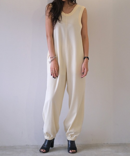 AKTE（アクテ）の「リラックスカットソーロンパース（つなぎ/オールインワン・レディース・アイボリー/ブラック/ブラウン・FREE/TALL）」の5枚目の写真