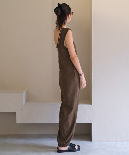 AKTE（アクテ）の「リラックスカットソーロンパース（つなぎ/オールインワン・レディース・アイボリー/ブラック/ブラウン・FREE/TALL）」の17枚目の写真