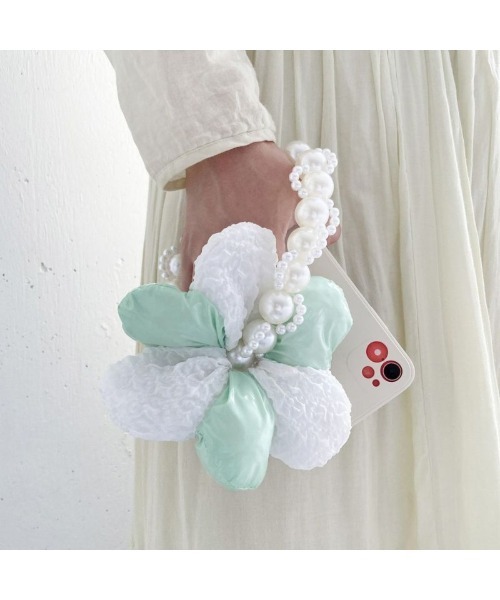 Casselini（キャセリーニ）の「Casselini Puffy Flower Hand Strap（キャセリーニ パフィーフラワーハンドストラップ）（スマホグッズ・レディース・ブラック/ホワイト/ブルー・ONE SIZE）」の9枚目の写真