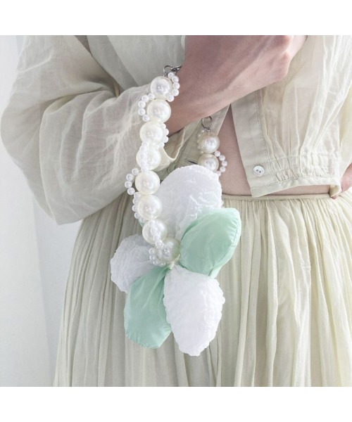 Casselini（キャセリーニ）の「Casselini Puffy Flower Hand Strap（キャセリーニ パフィーフラワーハンドストラップ）（スマホグッズ・レディース・ブラック/ホワイト/ブルー・ONE SIZE）」の8枚目の写真