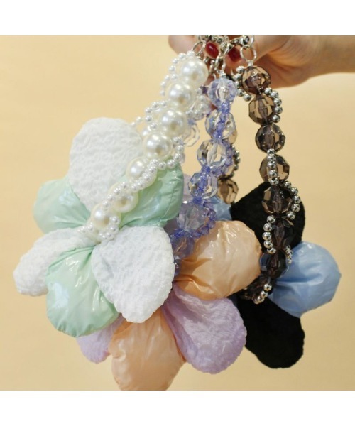 Casselini（キャセリーニ）の「Casselini Puffy Flower Hand Strap（キャセリーニ パフィーフラワーハンドストラップ）（スマホグッズ・レディース・ブラック/ホワイト/ブルー・ONE SIZE）」の10枚目の写真