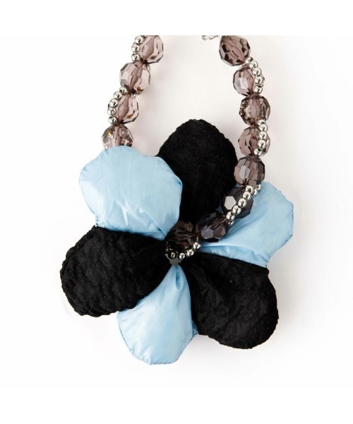 Casselini（キャセリーニ）の「Casselini Puffy Flower Hand Strap（キャセリーニ パフィーフラワーハンドストラップ）（スマホグッズ・レディース・ブラック/ホワイト/ブルー・ONE SIZE）」の6枚目の写真