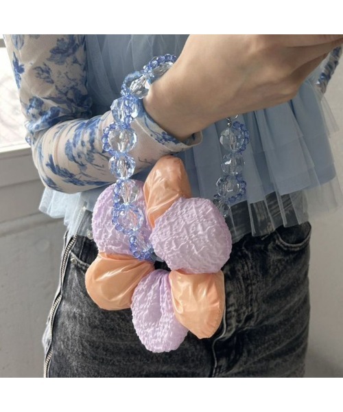 Casselini（キャセリーニ）の「Casselini Puffy Flower Hand Strap（キャセリーニ パフィーフラワーハンドストラップ）（スマホグッズ・レディース・ブラック/ホワイト/ブルー・ONE SIZE）」の13枚目の写真