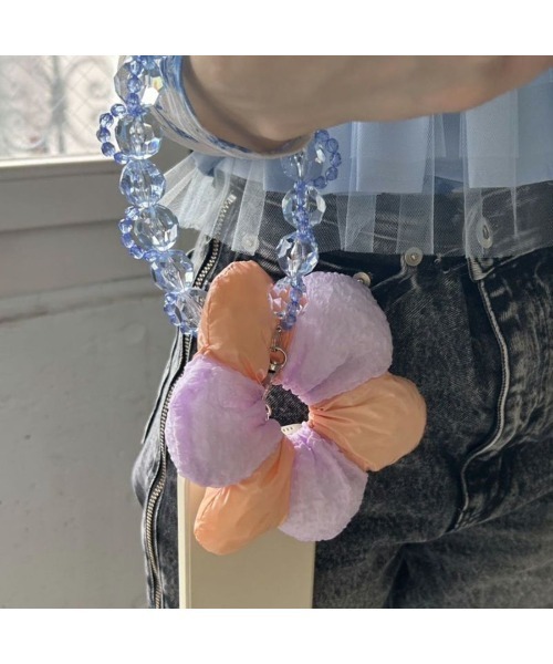 Casselini（キャセリーニ）の「Casselini Puffy Flower Hand Strap（キャセリーニ パフィーフラワーハンドストラップ）（スマホグッズ・レディース・ブラック/ホワイト/ブルー・ONE SIZE）」の12枚目の写真