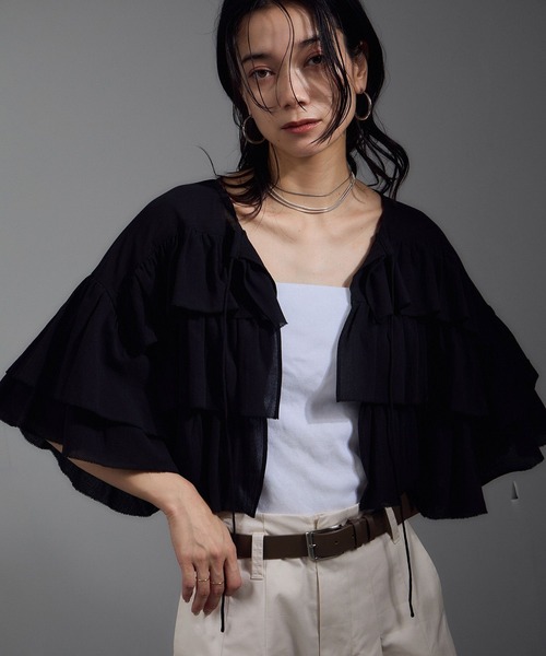 SALON adam et rope'（サロン アダム エ ロペ）の「コットンラッフルブラウス（シャツ/ブラウス・レディース・オフホワイト/ブラック・FREE）」の2枚目の写真