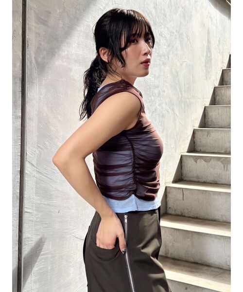 MURUA（ムルーア）の「レイヤードシャーリングカットソー（Tシャツ/カットソー・レディース・パープル/ブラック・FREE）」の14枚目の写真