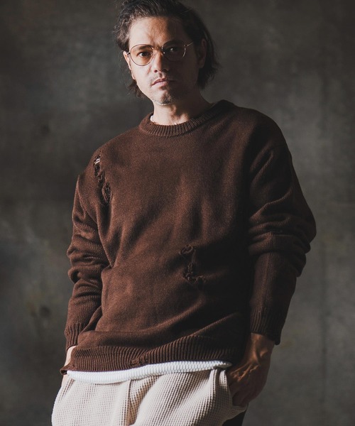 GLIMCLAP(グリムクラップ)の「mn3138-Mid-gauge crewneck sweater-Distressed for a vintage look- クルーネックニット(ニット/セーター・メンズ・キナリ/チャコール/ブラウン/ブラック・S/M/L)」の4枚目の写真