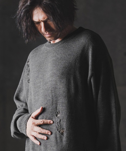 GLIMCLAP(グリムクラップ)の「mn3138-Mid-gauge crewneck sweater-Distressed for a vintage look- クルーネックニット(ニット/セーター・メンズ・キナリ/チャコール/ブラウン/ブラック・S/M/L)」の1枚目の写真