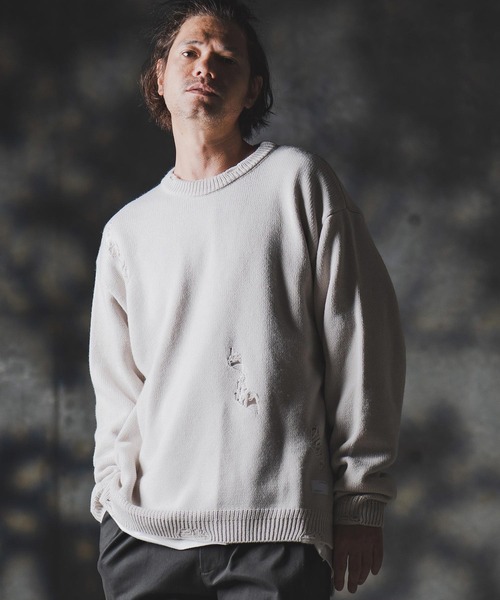 GLIMCLAP(グリムクラップ)の「mn3138-Mid-gauge crewneck sweater-Distressed for a vintage look- クルーネックニット(ニット/セーター・メンズ・キナリ/チャコール/ブラウン/ブラック・S/M/L)」の5枚目の写真