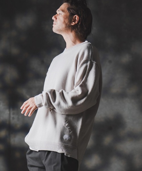 GLIMCLAP(グリムクラップ)の「mn3138-Mid-gauge crewneck sweater-Distressed for a vintage look- クルーネックニット(ニット/セーター・メンズ・キナリ/チャコール/ブラウン/ブラック・S/M/L)」の6枚目の写真