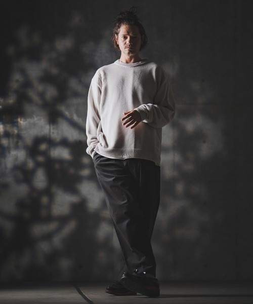 GLIMCLAP(グリムクラップ)の「mn3138-Mid-gauge crewneck sweater-Distressed for a vintage look- クルーネックニット(ニット/セーター・メンズ・キナリ/チャコール/ブラウン/ブラック・S/M/L)」の7枚目の写真