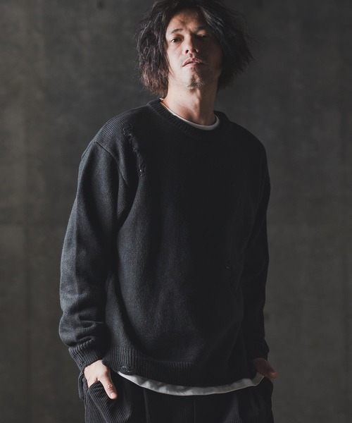 GLIMCLAP(グリムクラップ)の「mn3138-Mid-gauge crewneck sweater-Distressed for a vintage look- クルーネックニット(ニット/セーター・メンズ・キナリ/チャコール/ブラウン/ブラック・S/M/L)」の9枚目の写真
