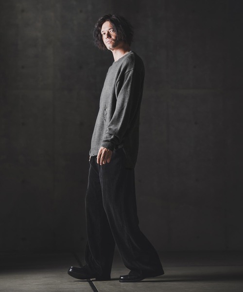 GLIMCLAP(グリムクラップ)の「mn3138-Mid-gauge crewneck sweater-Distressed for a vintage look- クルーネックニット(ニット/セーター・メンズ・キナリ/チャコール/ブラウン/ブラック・S/M/L)」の15枚目の写真