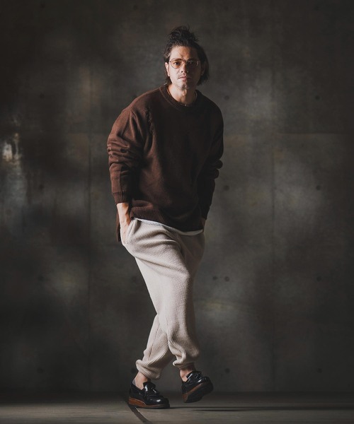 GLIMCLAP(グリムクラップ)の「mn3138-Mid-gauge crewneck sweater-Distressed for a vintage look- クルーネックニット(ニット/セーター・メンズ・キナリ/チャコール/ブラウン/ブラック・S/M/L)」の19枚目の写真