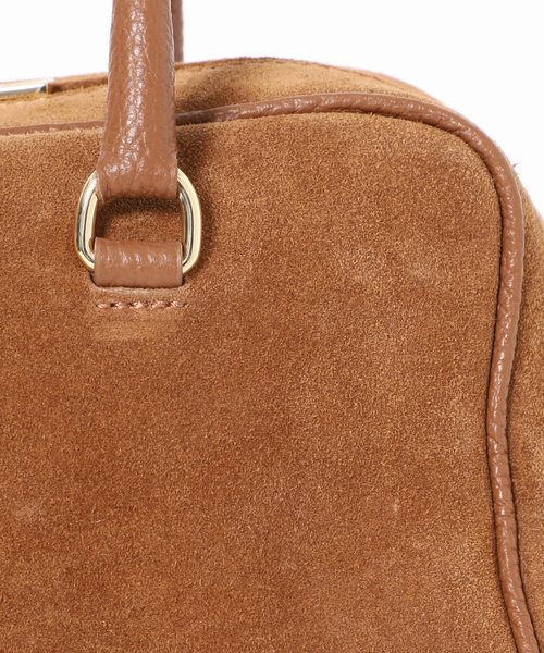 U by SPICK&SPAN（ユーバイスピックアンドスパン）の「《WEB限定/追加》AULENTTI /オウレンティSUEDE BOSTON BAG5（ボストンバッグ・レディース・キャメル・FREE）」の2枚目の写真