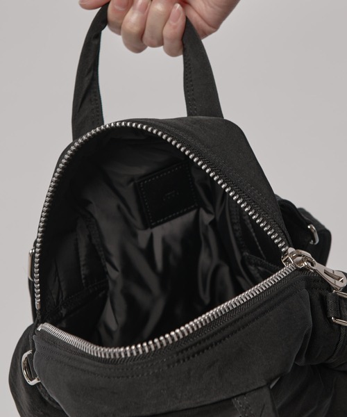 ITTI（イッチ）の「【ITTI】ANNIE PUFFER MINI MADISON BAG（トートバッグ・メンズ・ブラック・FREE）」の2枚目の写真