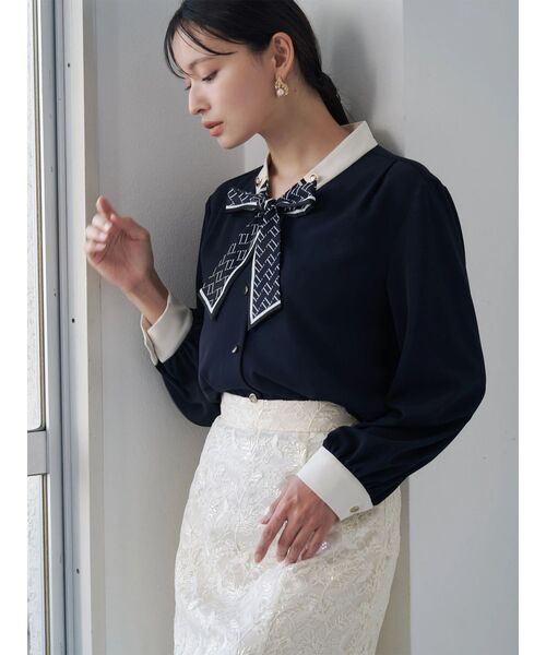 TONAL（トーナル）の「スカーフタイドッキングブラウス（シャツ/ブラウス・レディース・ネイビー/オフホワイト/ベビーピンク・MEDIUM）」の5枚目の写真