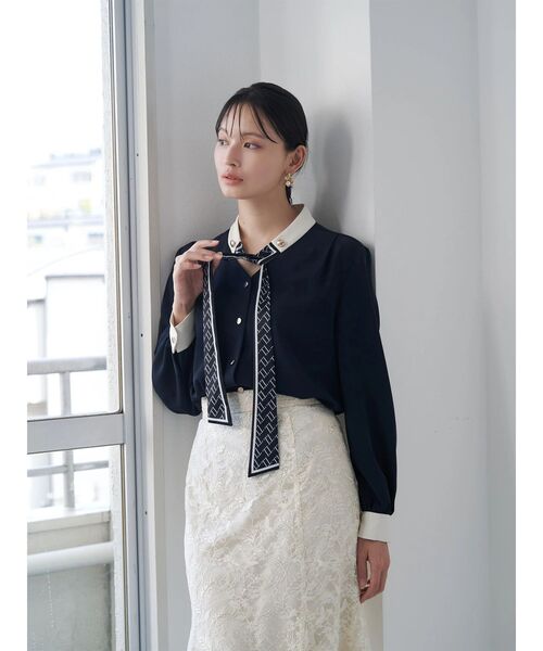 TONAL（トーナル）の「スカーフタイドッキングブラウス（シャツ/ブラウス・レディース・ネイビー/オフホワイト/ベビーピンク・MEDIUM）」の6枚目の写真