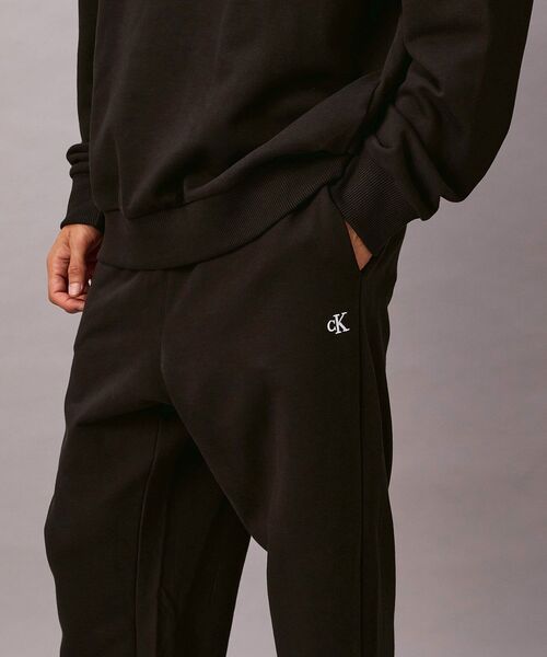 Calvin Klein(カルバン・クライン)の「モノグラム ジョガーパンツ(スウェットパンツ・メンズ・ブラック/ダークグリーン・L/M/S)」の17枚目の写真