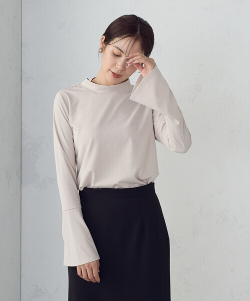 COMME CA ISM(コムサイズム)の「フレアースリーブ カットソー(Tシャツ/カットソー・レディース・ベージュ/ダークブラウン・MEDIUM/LARGE)」の2枚目の写真