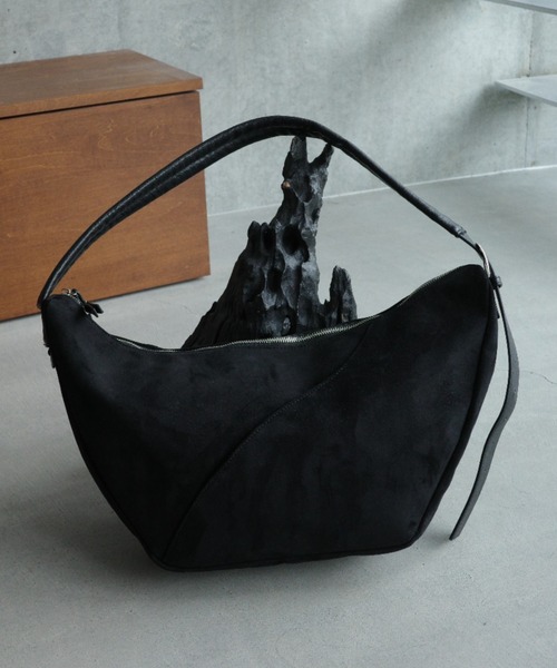 SINSS(シンス)の「2way slit half moon bag / 2wayスリットハーフムーンバッグ(ショルダーバッグ・メンズ・ブラウン/ブラック/ブラウン系その他/ブラック系その他・FREE)」の2枚目の写真