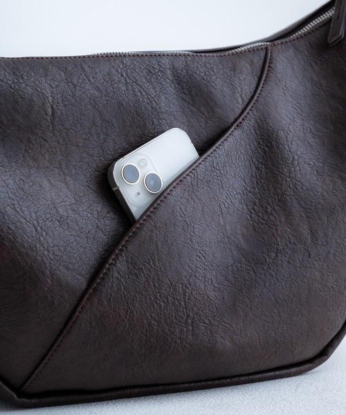 SINSS(シンス)の「2way slit half moon bag / 2wayスリットハーフムーンバッグ(ショルダーバッグ・メンズ・ブラウン/ブラック・FREE)」の11枚目の写真