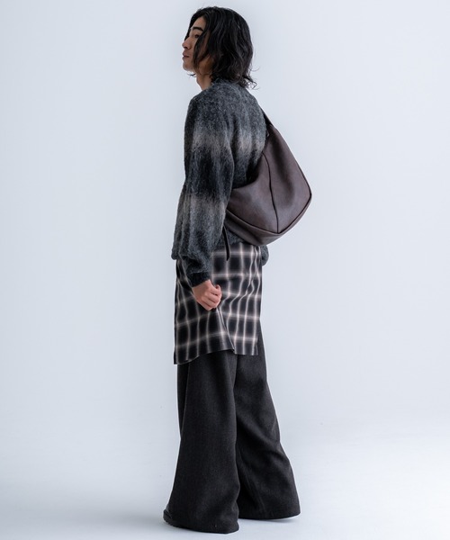 SINSS(シンス)の「2way slit half moon bag / 2wayスリットハーフムーンバッグ(ショルダーバッグ・メンズ・ブラウン/ブラック・FREE)」の21枚目の写真