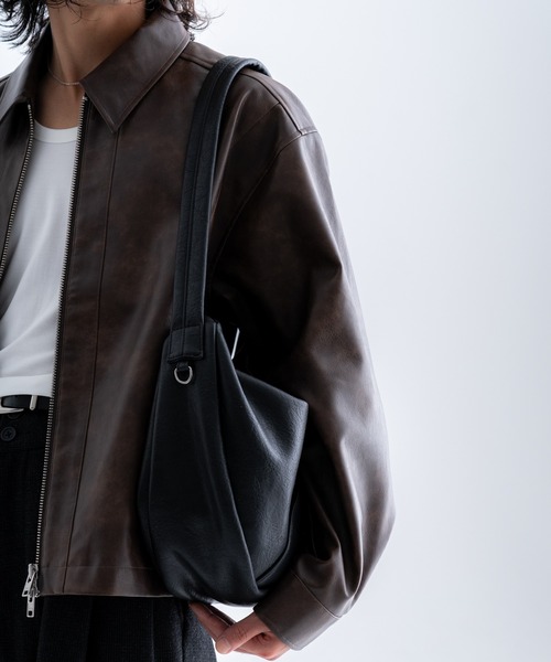 SINSS(シンス)の「2way slit half moon bag / 2wayスリットハーフムーンバッグ(ショルダーバッグ・メンズ・ブラウン/ブラック・FREE)」の5枚目の写真