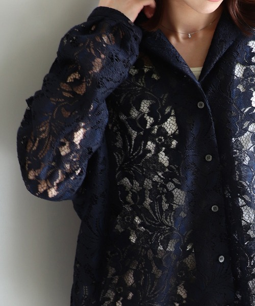 Jines(ジネス)の「フラワーレースオープンカラーシャツ(シャツ/ブラウス・レディース・ホワイト/ネイビー・38)」の5枚目の写真