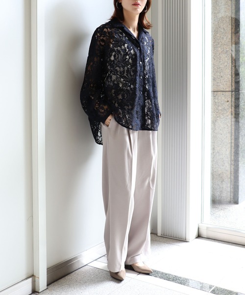 Jines(ジネス)の「フラワーレースオープンカラーシャツ(シャツ/ブラウス・レディース・ホワイト/ネイビー・38)」の3枚目の写真