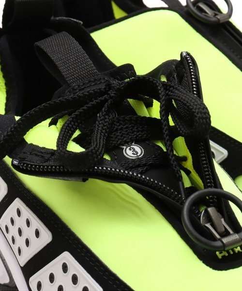 NIKE（ナイキ）の「NIKE W AIR MAX SNDR / ナイキ ウィメンズ エア マックス SNDR 【SP】（スニーカー・レディース・イエロー・23.0cm/23.5cm/24.0cm/24.5cm/25.0cm/25.5cm/26.0cm/26.5cm/27.0cm/27.5cm/28.0cm/28.5cm/29.0cm/22.0cm）」の4枚目の写真