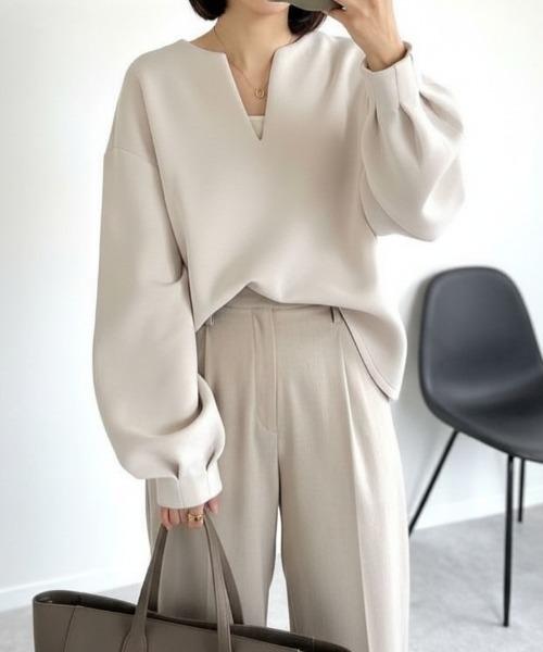 Lateru(ラテル)の「レディース V ネックダンボールトップス ぽわん袖プルオーバー 春夏秋(スウェット・レディース・アイボリー/ブラック/グレー・FREE)」の2枚目の写真