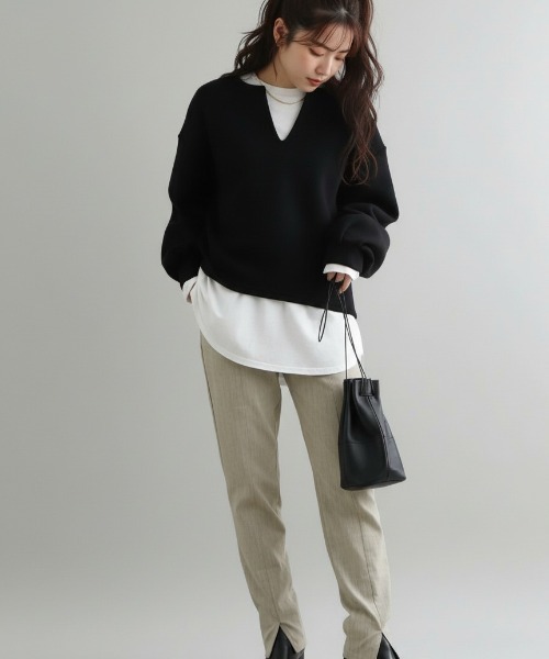 Lateru(ラテル)の「レディース V ネックダンボールトップス ぽわん袖プルオーバー 春夏秋(スウェット・レディース・アイボリー/ブラック/グレー・FREE)」の5枚目の写真