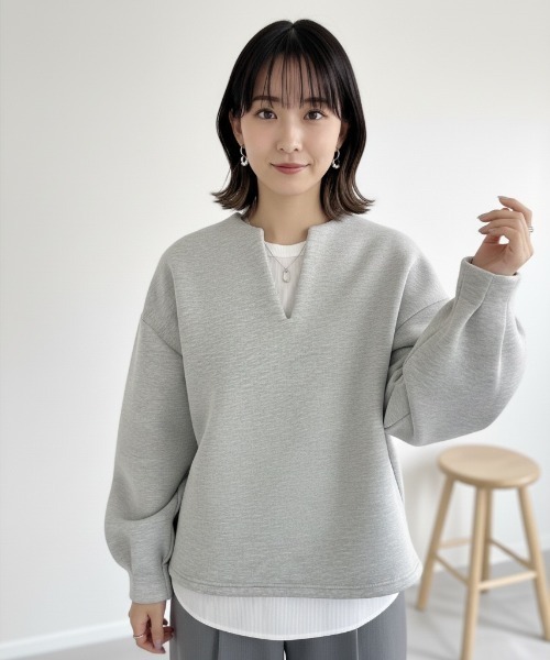 Lateru(ラテル)の「レディース V ネックダンボールトップス ぽわん袖プルオーバー 春夏秋(スウェット・レディース・アイボリー/ブラック/グレー・FREE)」の10枚目の写真