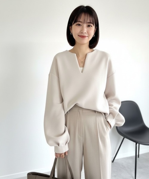 Lateru(ラテル)の「レディース V ネックダンボールトップス ぽわん袖プルオーバー 春夏秋(スウェット・レディース・アイボリー/ブラック/グレー・FREE)」の16枚目の写真