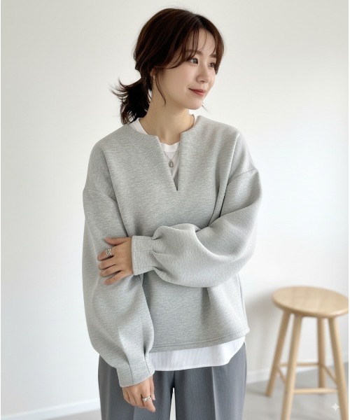 Lateru(ラテル)の「レディース V ネックダンボールトップス ぽわん袖プルオーバー 春夏秋(スウェット・レディース・アイボリー/ブラック/グレー・FREE)」の13枚目の写真