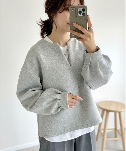 Lateru(ラテル)の「レディース V ネックダンボールトップス ぽわん袖プルオーバー 春夏秋(スウェット・レディース・アイボリー/ブラック/グレー・FREE)」の14枚目の写真