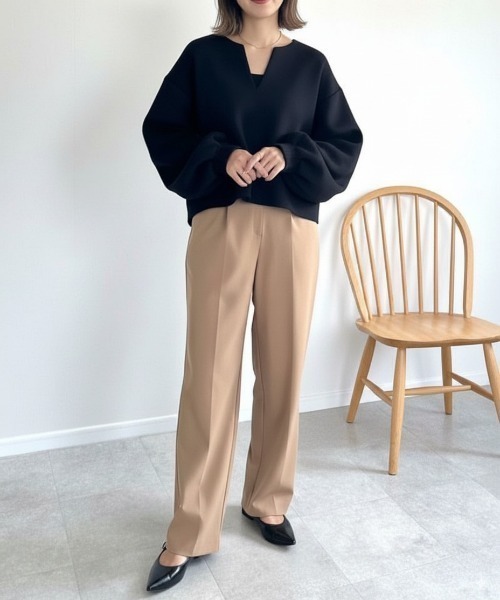 Lateru(ラテル)の「レディース V ネックダンボールトップス ぽわん袖プルオーバー 春夏秋(スウェット・レディース・アイボリー/ブラック/グレー・FREE)」の7枚目の写真