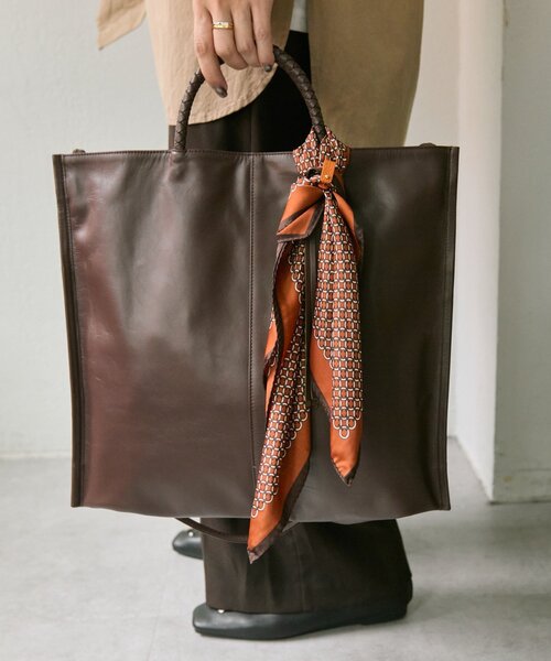 ear PAPILLONNER(イアパピヨネ)の「レザーリング付きトラディショナルスカーフ(ストール/ショール・レディース・ネイビー/ブラウン・FREE)」の13枚目の写真