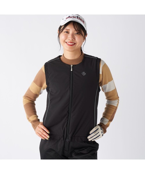marie claire（マリ・クレール）の「marie claire GOLF マリクレールゴルフ ゴルフウェア ワンポイント ロゴ サイドライン入り ストレッチ 撥水 薄中綿 ベスト（ダウンベスト・レディース・グレー/ブラック/ホワイト・LL/M/L）」の4枚目の写真
