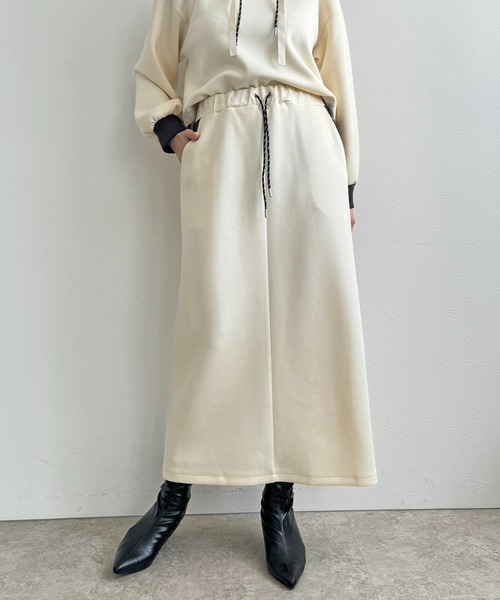 LHELBIE（レルビエ）の「バイカラーダンボールスカート（スカート・レディース・ネイビー/アイボリー/ブラック・M）」の2枚目の写真