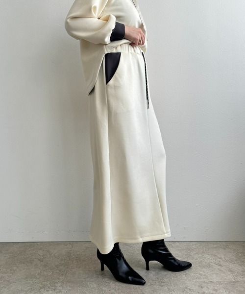 LHELBIE（レルビエ）の「バイカラーダンボールスカート（スカート・レディース・ネイビー/アイボリー/ブラック・M）」の21枚目の写真