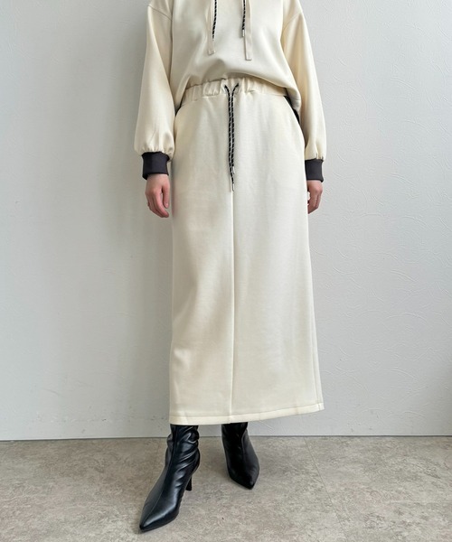 LHELBIE（レルビエ）の「バイカラーダンボールスカート（スカート・レディース・ネイビー/アイボリー/ブラック・M）」の19枚目の写真