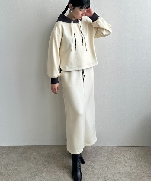 LHELBIE（レルビエ）の「バイカラーダンボールスカート（スカート・レディース・ネイビー/アイボリー/ブラック・M）」の16枚目の写真